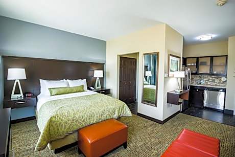 Queen Studio Suite - Hearing Accessible/ Non-Smoking