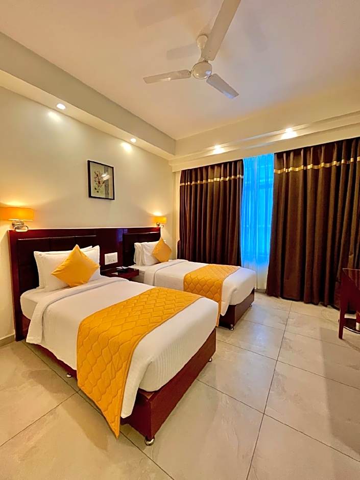 Photo 1 of 11 of 2 Single Beds, Non-Smoking, Superior Room, Smart Tv, Mini Bar, Wi-Fi, Coffee And Tea Maker