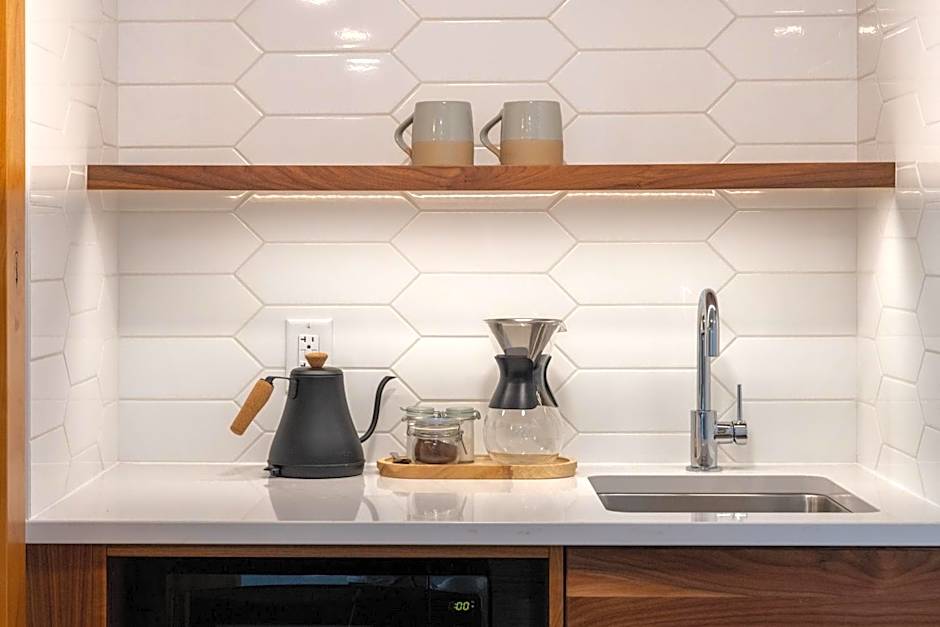 Hotel Canoe and Suites