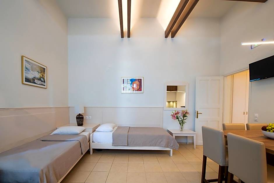 Captain's House Hotel Suites & Apartments