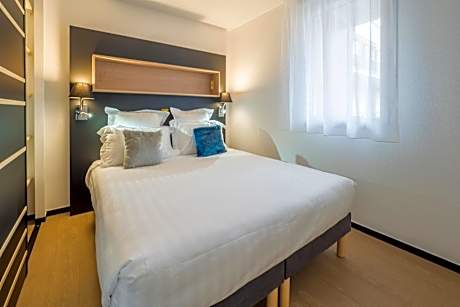 Superior One-Bedroom Apartment (4 Adults)