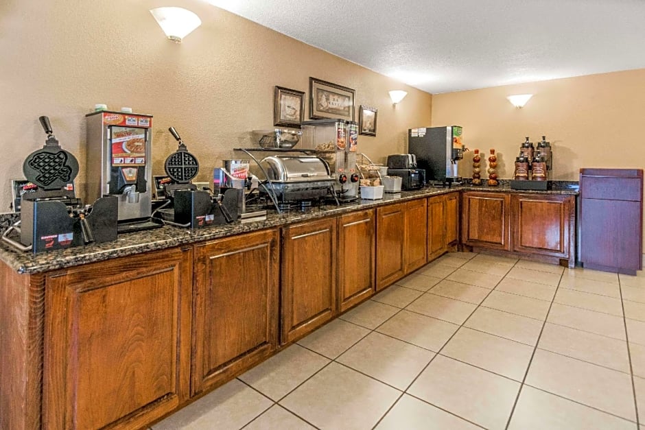 Super 8 by Wyndham Beaumont I-10 College St