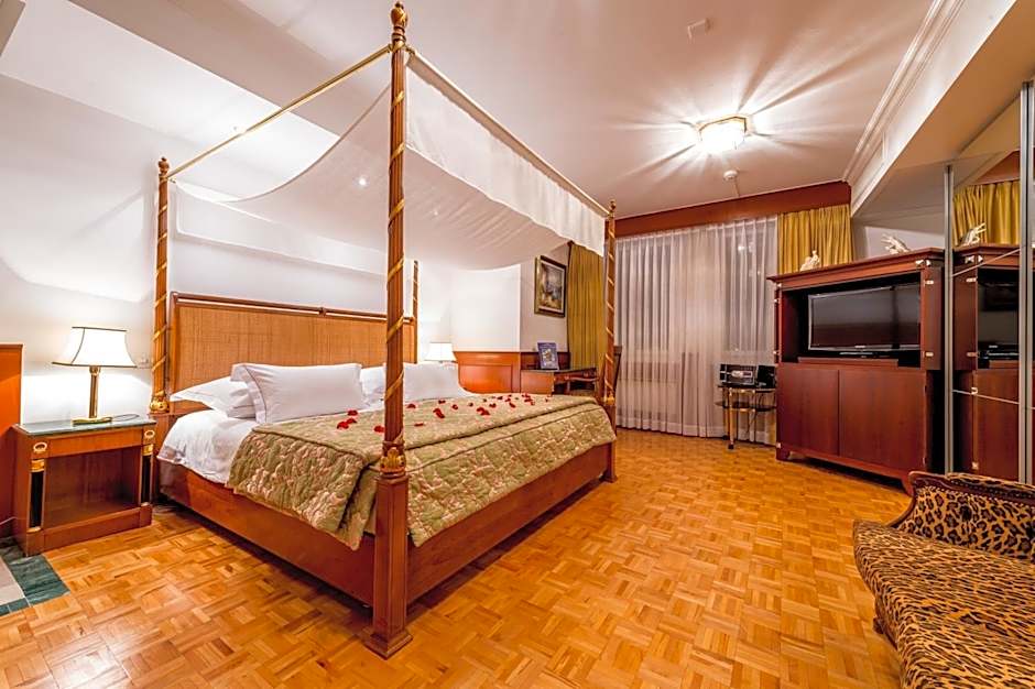 Hotel Century