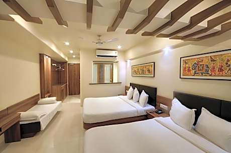 Hotel Shreeji Vatika, Airport Road
