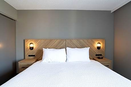 Ocean View Suite, 1 King Bed, Sofa Bed, Kitchen, W/D, Balcony