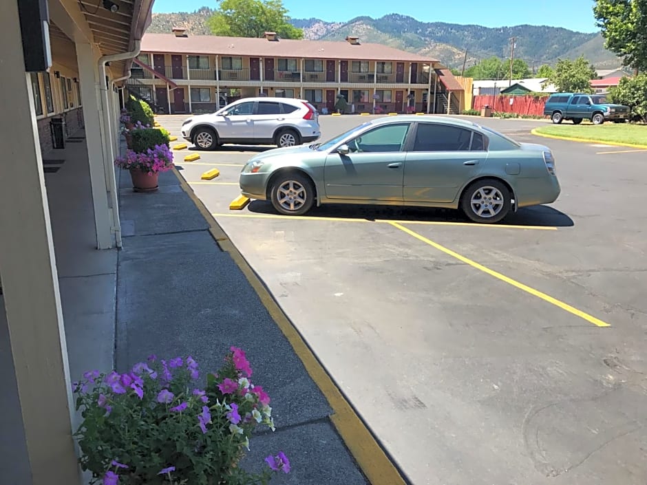 Klamath Motor Lodge