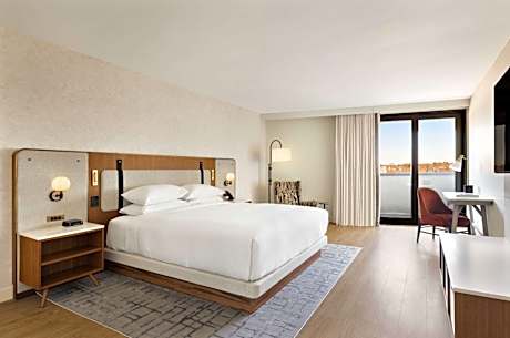 King Room with City View
