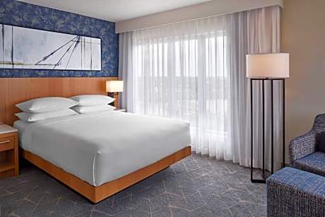 Guest room, 1 Queen, Corner room