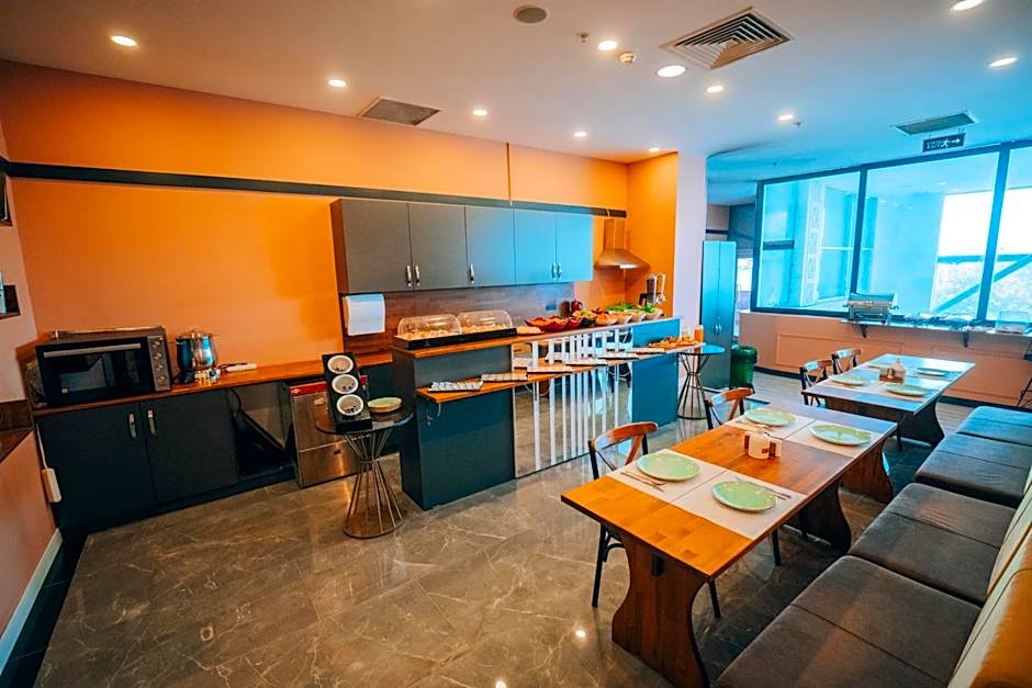 Roof 264 Hotel & Suites