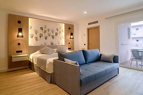 Superior Double Room (2 Adults + 1 Child)