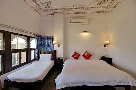 Family Room with Lake View:  Early Check-In upto 2 hours (subject to availability), Complimentary Welcome Drink on arrival, 10% off on Food & Beverages at F&B outlets