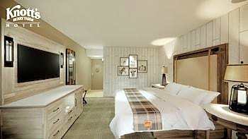 Knott's Berry Farm Hotel