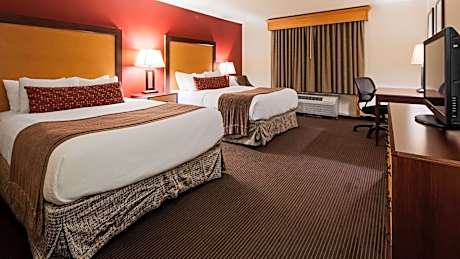 2 Queen Beds Non-Smoking Pet Friendly Room Work Desk Microwave And Refrigerator Full Breakfast