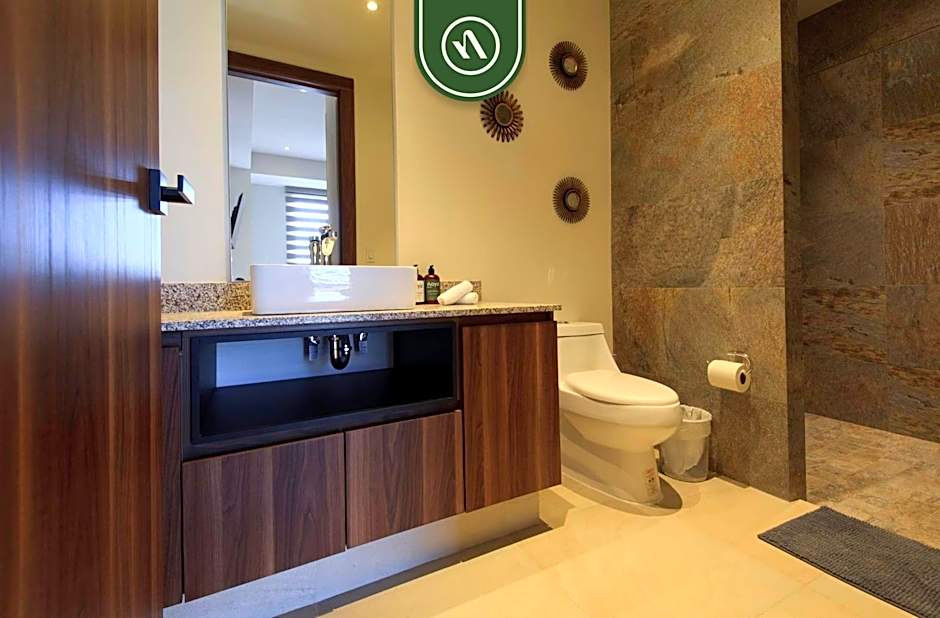 Cozy Apt with Private Terrace - Rooftop Pool