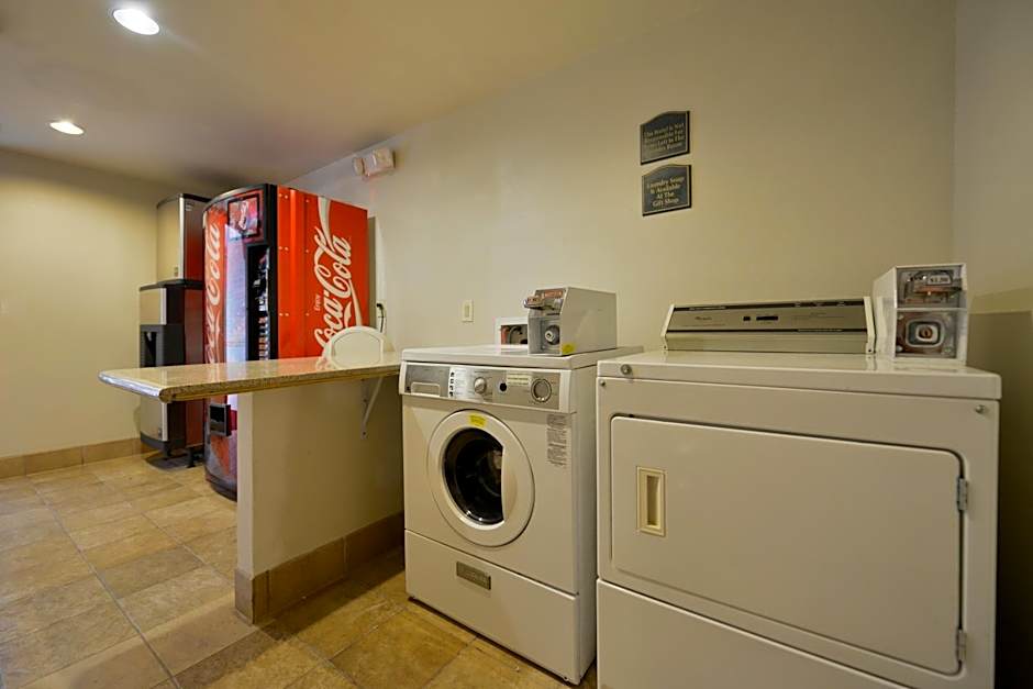 Holiday Inn Express & Suites Elk Grove West I-5 By IHG