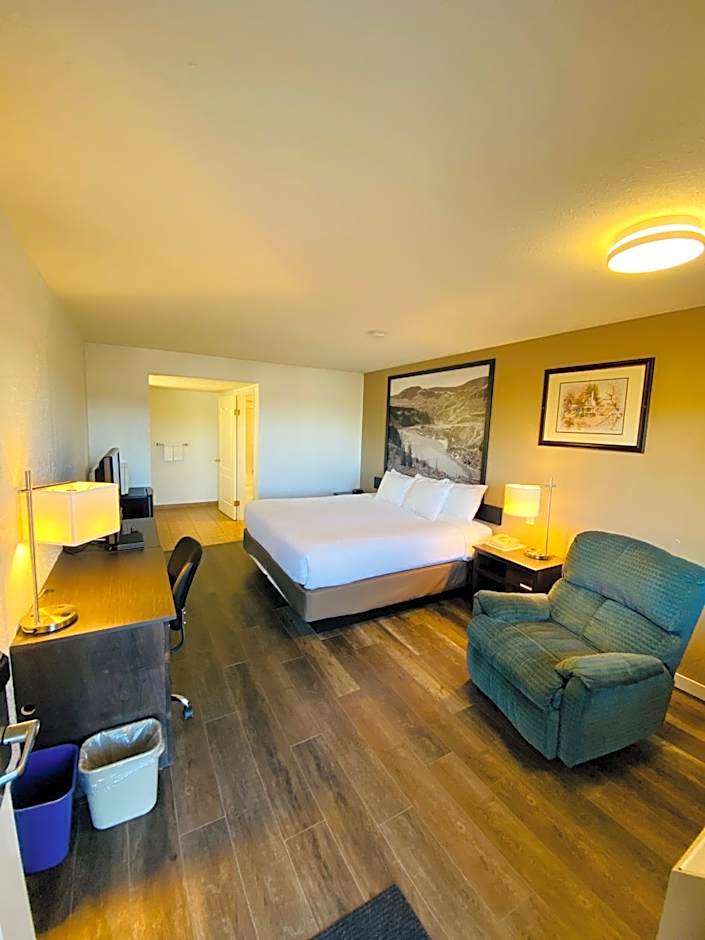 Super 8 by Wyndham 100 Mile House