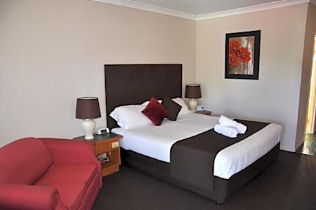 Executive King Suite with Spa Bath