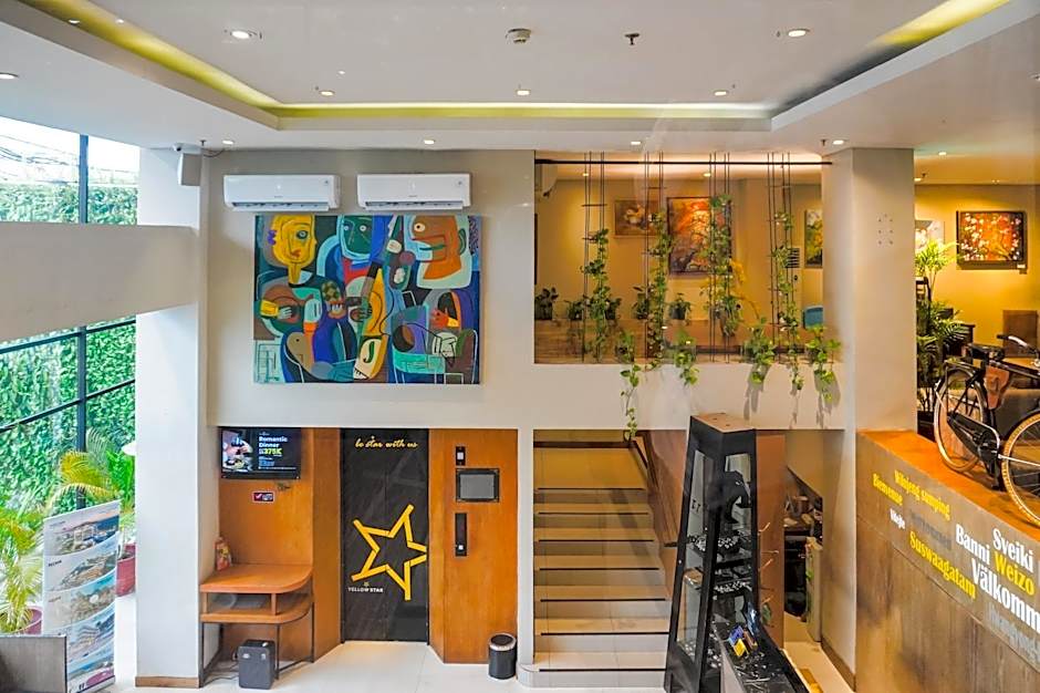 Yellow Star Ambarukmo Hotel