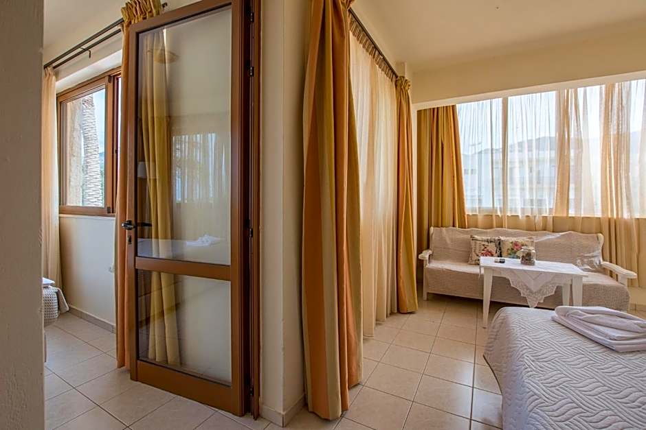 Danelis Studios & Apartments