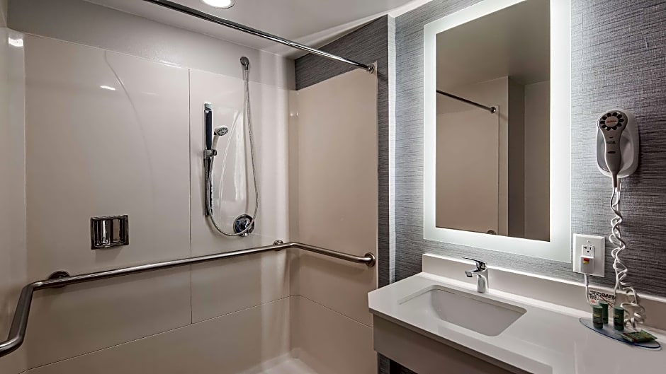 Best Western Paramus Hotel & Suites