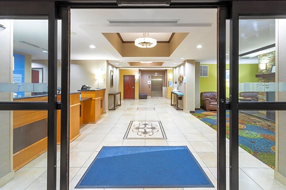 Holiday Inn Express and Suites Rochester West-Medical Center By IHG