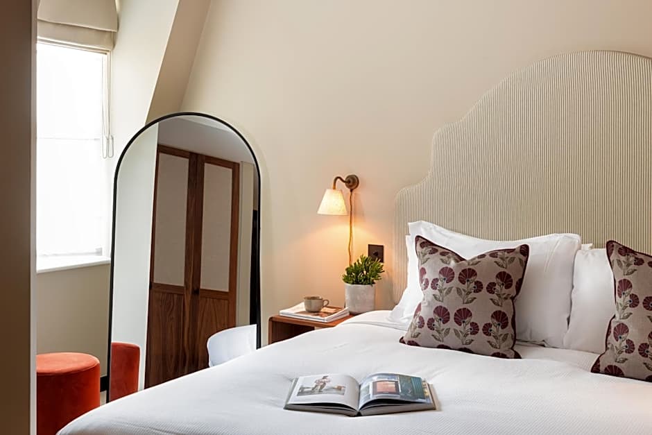 Native Kings Wardrobe, St Pauls