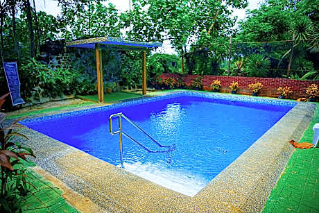 Ciudad Caliente by The Lavana