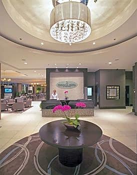 Pinnacle Hotel At The Pier