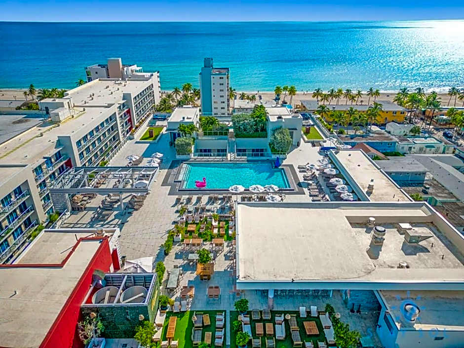 Hot tub & Rooftop pool- Near Beach