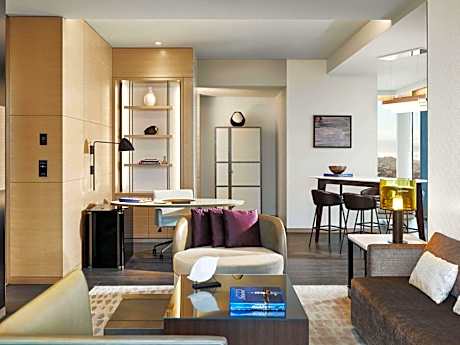 Grand One Bedroom Suite with Sea View, Balcony and Lounge Access