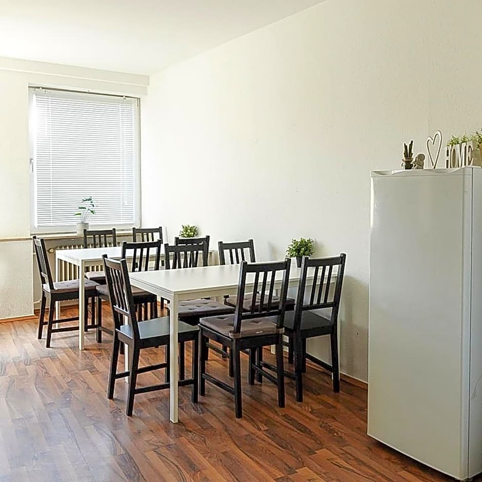 Zentral gelegene Zimmer mit Gemeinschaftsbad und Kuche