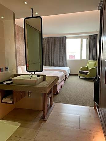Deluxe Quadruple Room