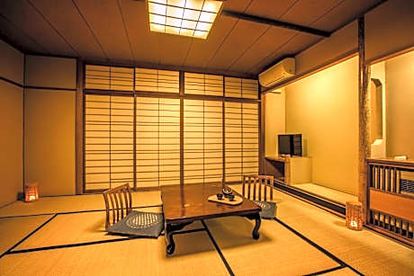 Standard Japanese-Style-Room holds 2 people (No View) - Shared Bathroom - Non-Smoking