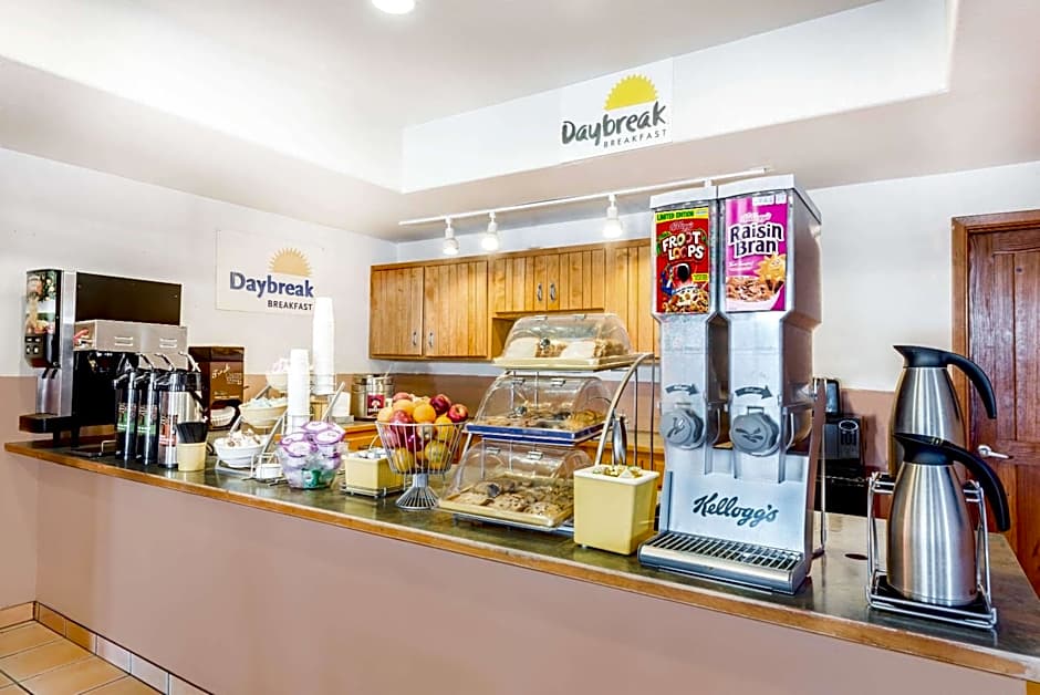 Days Inn & Suites by Wyndham Lordsburg