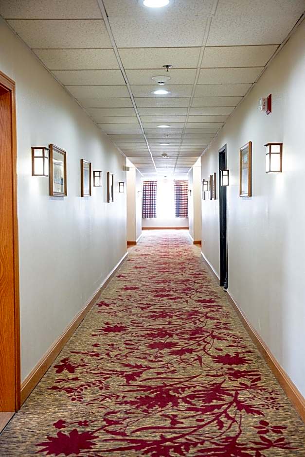 Coshocton Village Inn & Suites