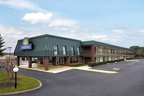Days Inn by Wyndham Seneca-Clemson