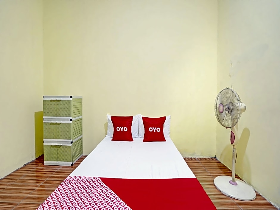 OYO Life 92920 Rumah Kost Azca