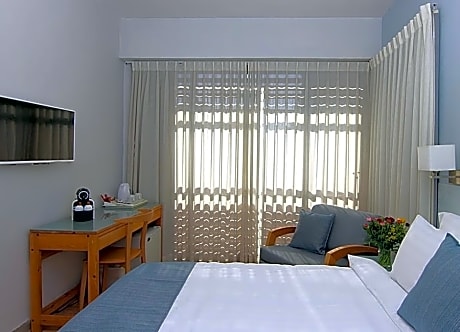 Deluxe Room with Sea View - Breakfast Included