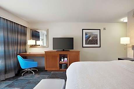 1 King W/Fridge Nonsmoking