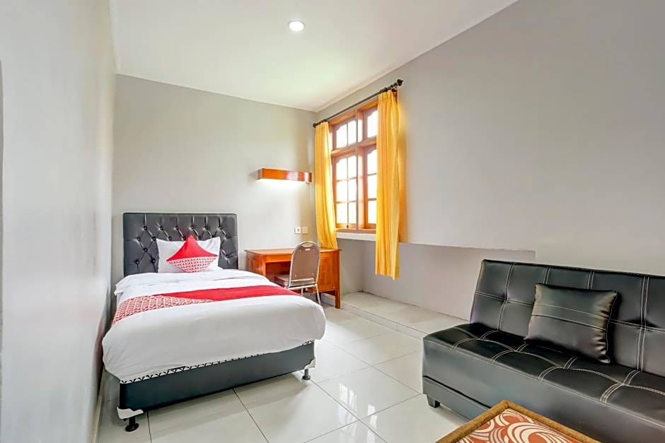 OYO 90089 Hotel Satria Syariah