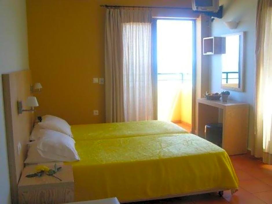 Vetoulas Suites n Studios in Stalos beach