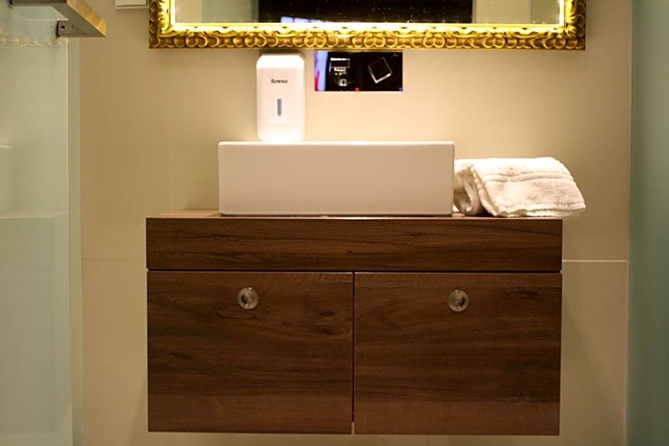 N1 Hostel Apartments and Suites