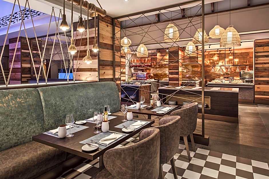 Le Suffren Hotel & Marina