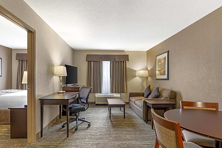 Best Western Plus Pembina Inn & Suites