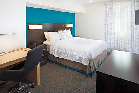 Studio, 1 Queen Bed with Sofa bed (Mobility/Hearing Accessible, Tub) 1 Queen Bed and 1 Double Sofa 