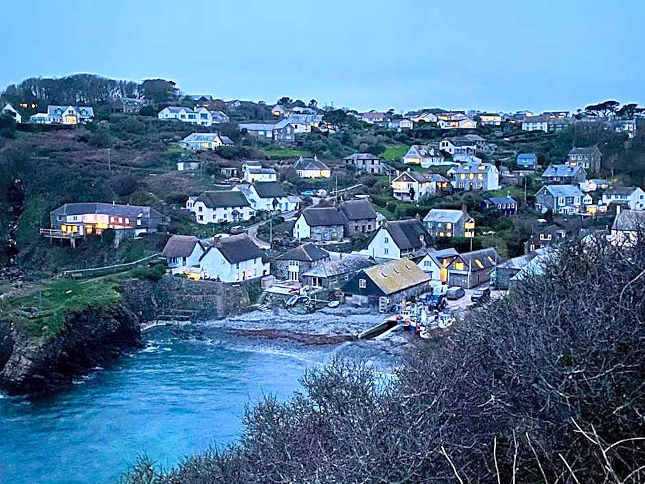 Cadgwith Cove Inn