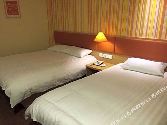 Home Inn (Ningbo Railway Station Daqingqiao Metro Station)