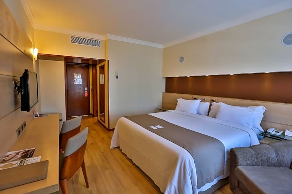 Photo 1 of 4 of Executive Suite