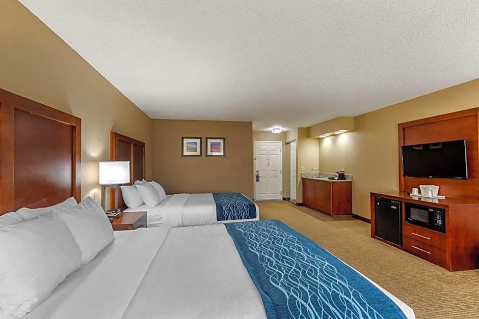 Comfort Inn and Suites Jackson - West Bend