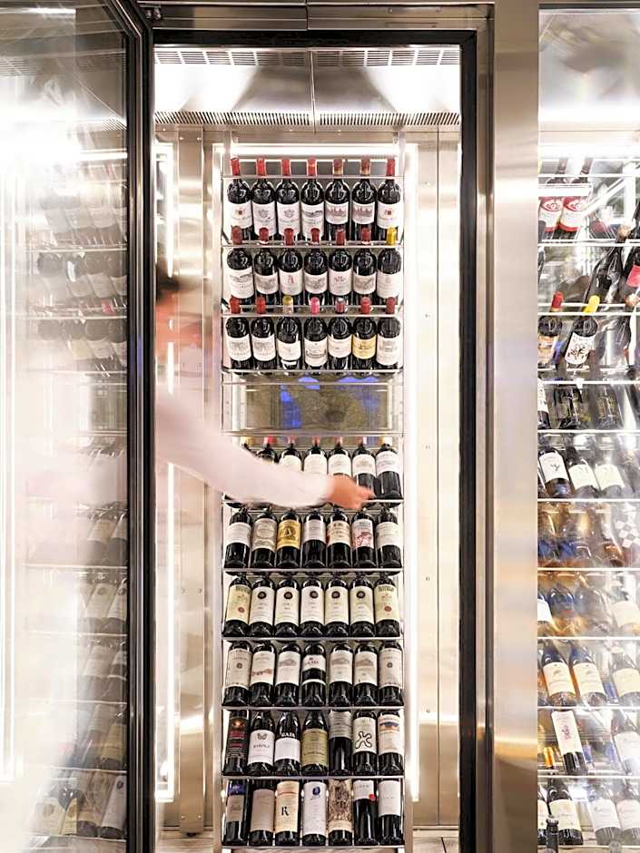 Bill & Coo Suites And Lounge